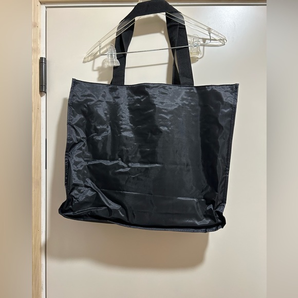 NWOT Beautiful and functional Large Universal Studios Tote Bag - Picture 2 of 5